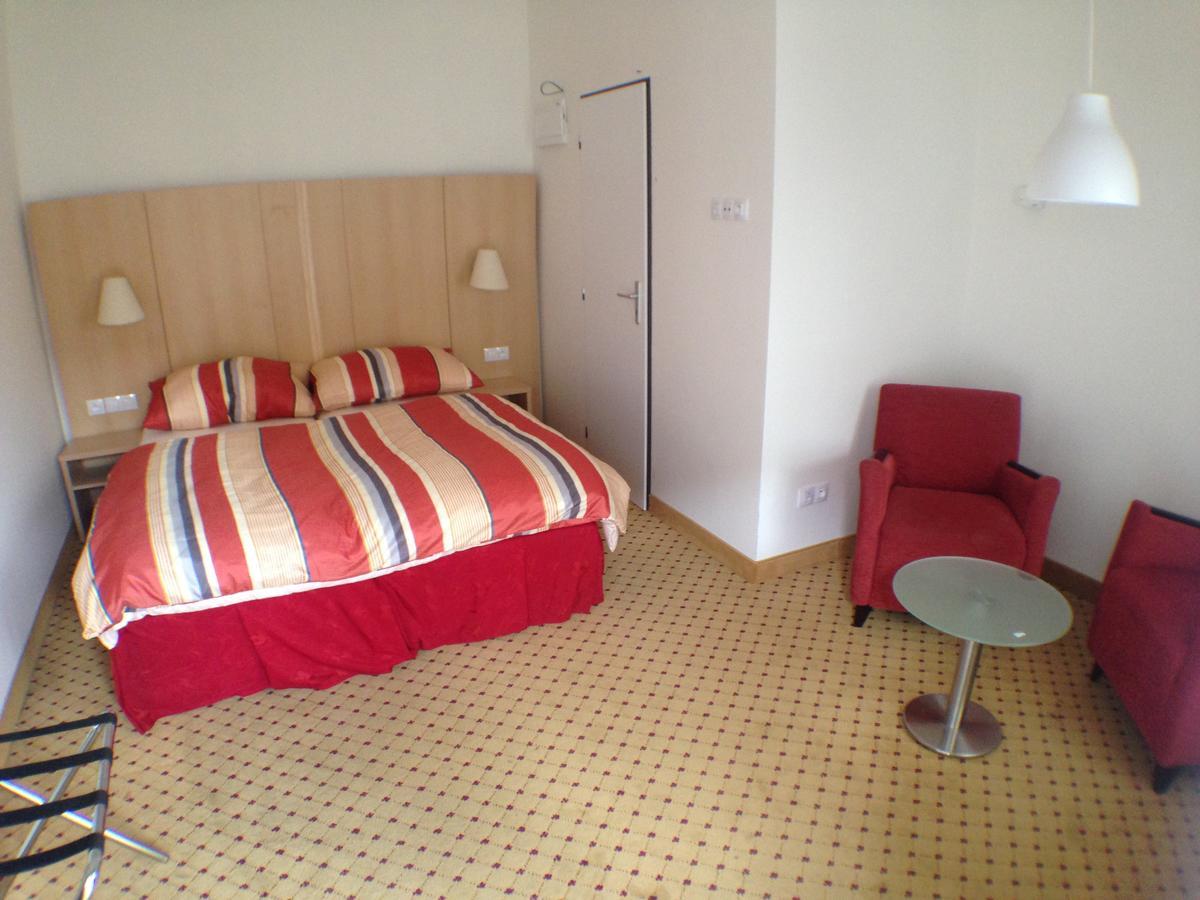 Hotel U Cerneho Orla Kostelec nad Cernymi Lesy ภายนอก รูปภาพ