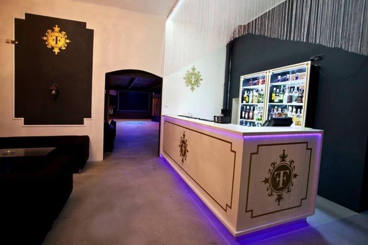 Hotel U Cerneho Orla Kostelec nad Cernymi Lesy ภายนอก รูปภาพ