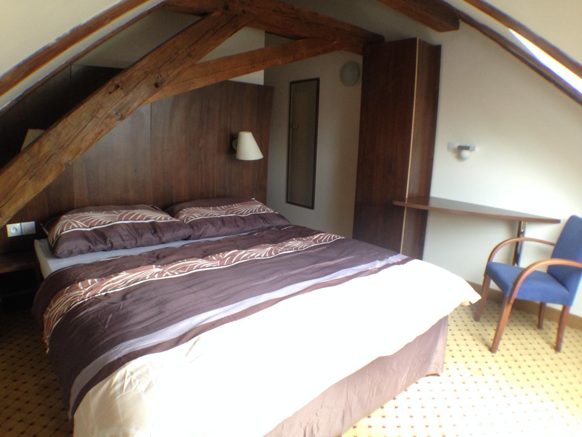 Hotel U Cerneho Orla Kostelec nad Cernymi Lesy ภายนอก รูปภาพ
