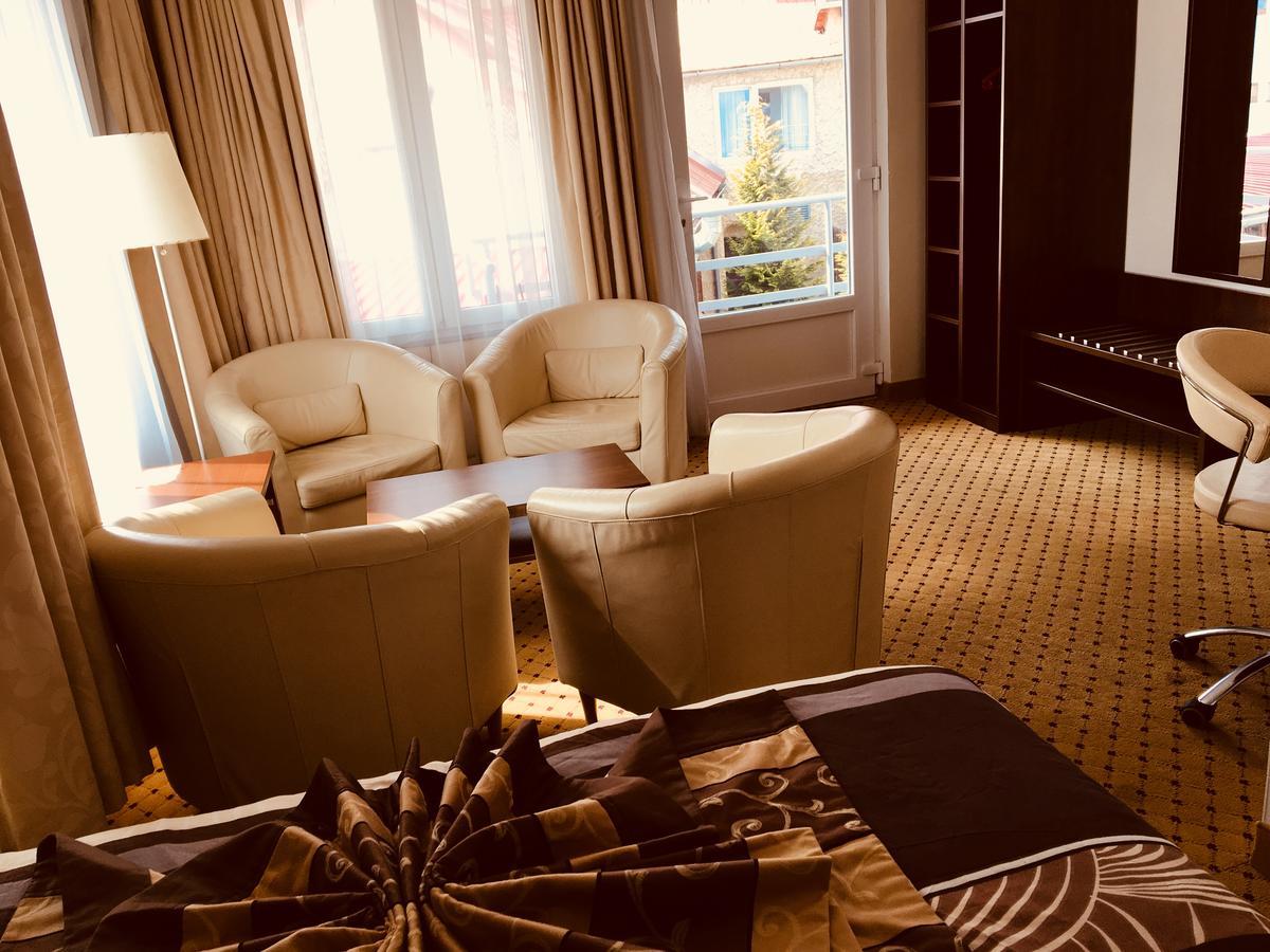 Hotel U Cerneho Orla Kostelec nad Cernymi Lesy ภายนอก รูปภาพ