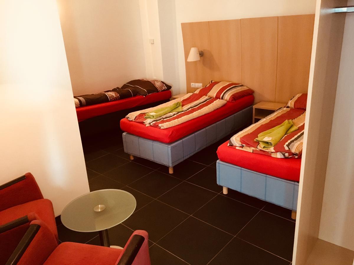 Hotel U Cerneho Orla Kostelec nad Cernymi Lesy ภายนอก รูปภาพ